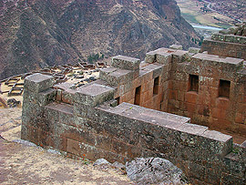 zachovalé zdi inckých budov