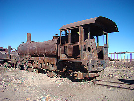 hbitov vlak nedaleko Uyuni